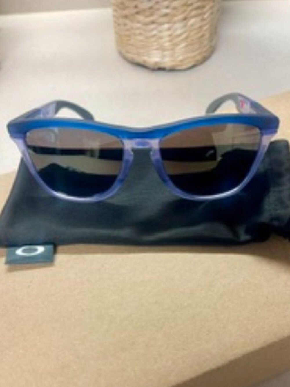 New Oakley Sunglasses (Style OO9284)